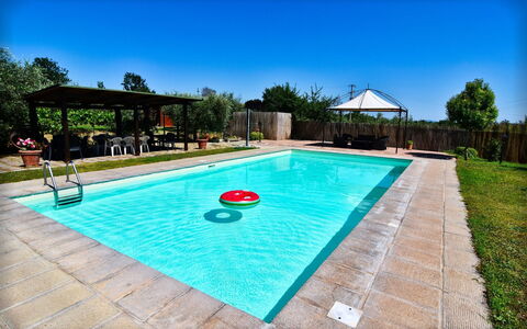 Villa Il Palazzo: L'Eau, Ciel, Plante, Propriété, Piscine, Meubles, Chaise, Arbre, Ombre, Bâtiment