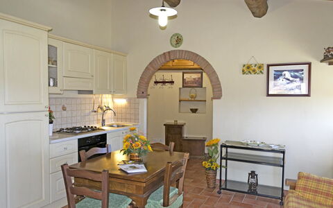 Casa Cristina: Pièce, Propriété, Meubles, Plafond, Bâtiment, Design Intérieur, Cuisine, Jaune, Maison, Sol