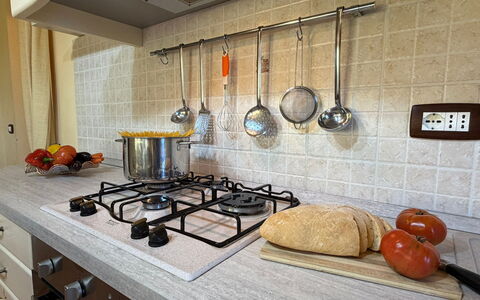 Villa Mira: Cuisine, Appareil De Cuisine, Comptoir, Cuisinière, Gaz Poele, Le Fourneau, Cooktop, Principaux Appliance, Électroménager