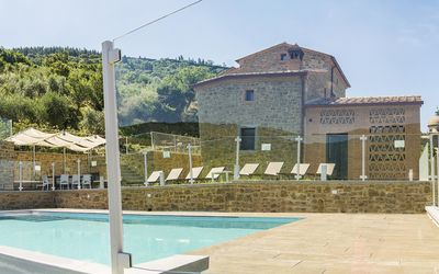 Villa degli Ulivi: Swimming pool and outdoor view