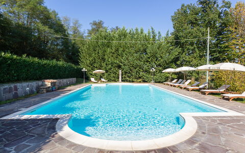 Villa Francesca: Piscine, Propriété, Loisir, Immobilier, L'Eau, Maison, Biens, Bâtiment, Villa, Arrière-Cour