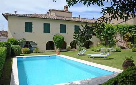 Villa Montalcinello In Siena, Private Pool: L'Eau, Plante, Ciel, Propriété, Bâtiment, Nuage, Vert, Bleu Azur, Piscine, Fenêtre