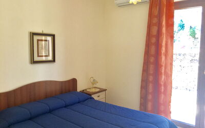 Trilo 3: Meubles, Propriété, Confort, Bois, Bleu Azur, Éclairage, Rideau, Architecture, Salon, Design Intérieur