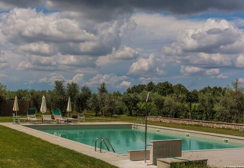 Agriturismo La Papessa: L'Eau, Nuage, Ciel, Plante, Arbre, Bleu Azur, Piscine, Paysage Naturel, Lot Terre, Ombre