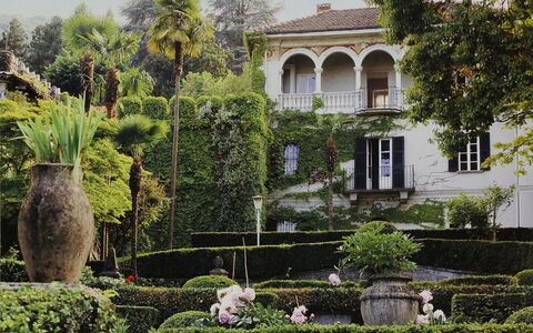 Villa Ghis - Sleeps 16: Végétation, Maison, Jardin, Arbre, Propriété, Jardin Botanique, Botanique, Bâtiment, Arbuste, Biens