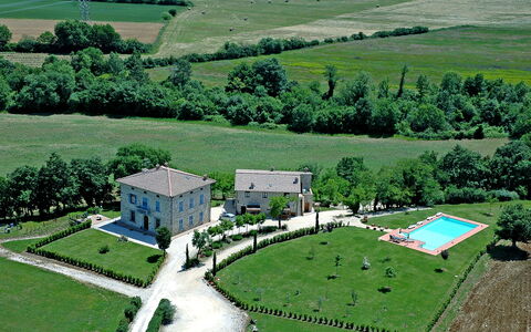 Bazzani Apartments In Siena: Plante, Propriété, Vert, Arbre, Bâtiment, Paysage Naturel, Lot Terre, Herbe, Design Urbain, Végétation