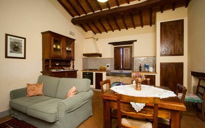 Appartamento Rosa: Pièce, Propriété, Meubles, Salon, Bâtiment, Design Intérieur, Maison, Table, Immobilier, Plafond