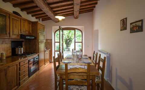 Villa Le Capanne: Propriété, Pièce, Bâtiment, Plafond, Meubles, Design Intérieur, Maison, Sol, Immobilier, Salle À Manger