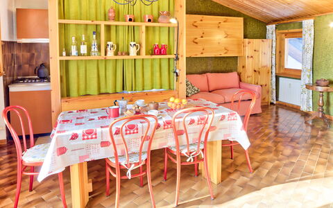 The Twins Apartment - Champoluc: Pièce, Propriété, Meubles, Design Intérieur, Salle À Manger, Maison, Bâtiment, Immobilier, Table, Domicile