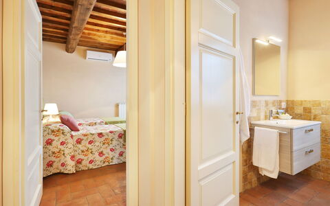 Il Grappolo: Pièce, Meubles, Propriété, Lit, Bâtiment, Design Intérieur, Sol, Chambre, Maison, Mur