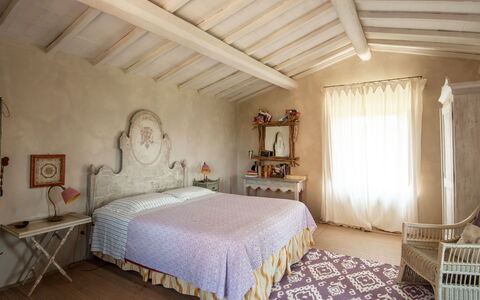 Fontanelle 16: Chambre, Lit, Pièce, Meubles, Propriété, Plafond, Drap De Lit, Design Intérieur, Cadre De Lit, Literie