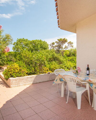 Trebbiano: Plante, Propriété, Ciel, Table, Bâtiment, Nuage, Pot De Fleur, Chaise, Mobilier De Jardin, Ombre