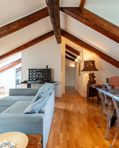 Ghiffa 100: Meubles, Table, Bâtiment, Canapé, Bois, Cadre, Orange, Design Intérieur, Fenêtre, Plante D'Appartement