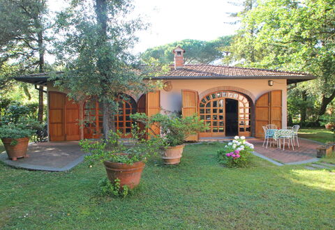 Residenza Marechiaro: Plante, Propriété, Bâtiment, Fenêtre, Pot De Fleur, Porte, Fleur, Arbre, Maison, Ciel