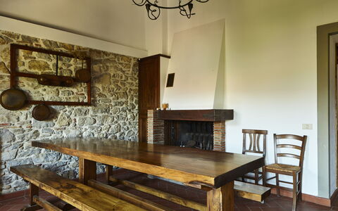 Agriturismo Cincinelli: Pièce, Meubles, Propriété, Table, Salle À Manger, Design Intérieur, Maison, Mur, Bâtiment, Sol
