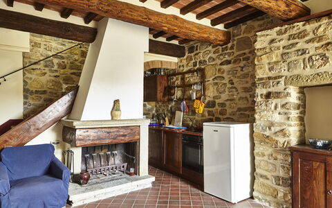 Agriturismo Cincinelli: Propriété, Pièce, Bâtiment, Faisceau, Foyer, Design Intérieur, Mur, Plafond, Brique, Maison