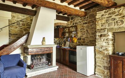 Capanno: Propriété, Pièce, Bâtiment, Faisceau, Foyer, Design Intérieur, Mur, Plafond, Brique, Maison