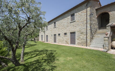 Villa Il Sasso: Propriété, Maison, Domicile, Bâtiment, Immobilier, Zone Résidentielle, Biens, Architecture, Ferme, Façade