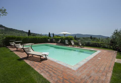 Villa Il Sasso: Piscine, Propriété, Herbe, Arrière-Cour, Biens, Immobilier, Maison, Loisir, Balancelle, Cour