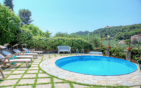 Casa Del Sole - San Bartolomeo Al Mare: Piscine, Propriété, Immobilier, Arrière-Cour, Loisir, Bâtiment, Biens, Maison, Vacances, Herbe