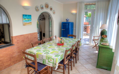 Casa Del Sole - San Bartolomeo Al Mare: Propriété, Pièce, Bâtiment, Salle À Manger, Immobilier, Meubles, Maison, Design Intérieur, Table, Architecture