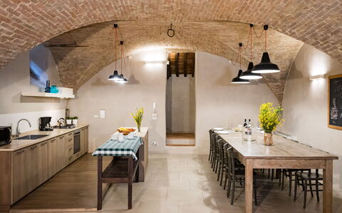 Appartamento La Corte: Propriété, Table, Meubles, Cadre, Plante D'Appartement, Bois, Éclairage, Design Intérieur, Plante, Sol