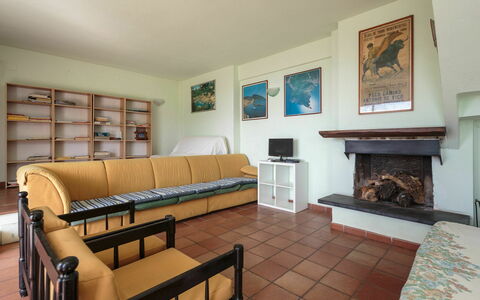 Villa Pia Con Piscina a Recco: Canapé, Cadre, Meubles, Table, Design Intérieur, Architecture, Bois, Canapé-Lit, Salon, Sol
