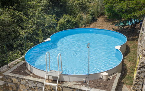 Villa Pia Con Piscina a Recco: Piscine, Propriété, Bleu Azur, L'Eau, Immobilier, Loisir, Arbre, Biens, Vacances, Maison