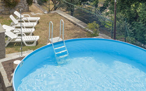 Villa Pia Con Piscina a Recco: Piscine, L'Eau, Propriété, Loisir, Immobilier, Maison, Vacances, Jacuzzi, Rectangle, Composite