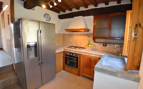 Alla Piazzetta: Pièce, Propriété, Comptoir, Cuisine, Meubles, Cabinetry, Bâtiment, Maison, Cuisinière, Sol