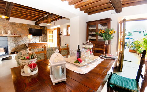 Alla Piazzetta: Propriété, Pièce, Bâtiment, Design Intérieur, Maison, Meubles, Plafond, Immobilier, Salon, Domicile