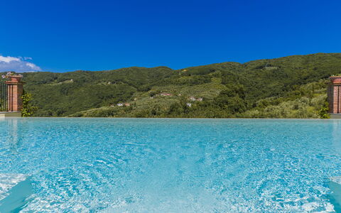 Villa Roncovisi: Plan D'Eau, Bleu, L'Eau, Piscine, Mer, Ciel, Bleu Azur, Ressources En Eau, Turquoise, Aqua