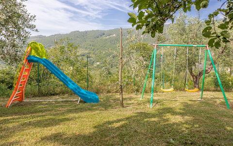 Villa Dell'angelo: Terrain De Jeux, Balançoire, Équipement Extérieur Play, Espace Public, Toboggan, Vert, Établissements Humains, Arbre, Chute, Jouer