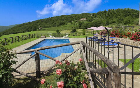 Poggio del Fabbro: Loisir, Vallée, Piscine, Eco Hôtel, Mobilier De Jardin, Recours, Clôture
