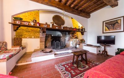 Lauretta: Propriété, Pièce, Bâtiment, Design Intérieur, Meubles, Salon, Maison, Villa, Immobilier, Foyer