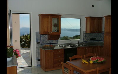 Citara: Pièce, Meubles, Propriété, Cabinetry, Bâtiment, Cuisine, Maison, Comptoir, Design Intérieur, Sol