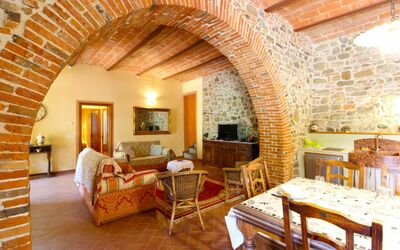 Tegola: Propriété, Pièce, Bâtiment, Meubles, Design Intérieur, Maison, Immobilier, Brique, Plafond, Salon