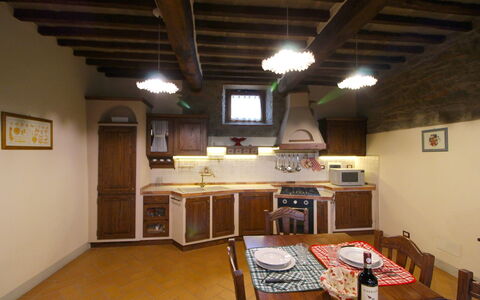 Borgo di Usciano: Pièce, Propriété, Bâtiment, Plafond, Meubles, Design Intérieur, Maison, Sol, Faisceau, Immobilier