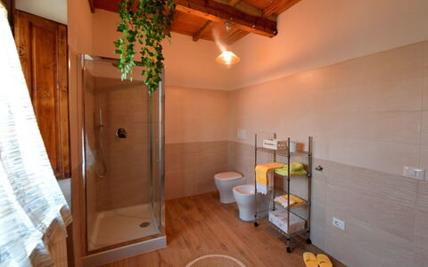 Podere i Gigli: Pièce, Propriété, Salle De Bains, Bâtiment, Sol, Maison, Immobilier, Design Intérieur, Tuile, Dur