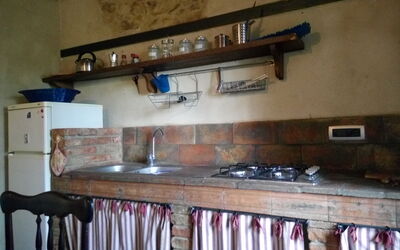 Iris: Bois, Sol, Cuisine, Sol, Comptoir, Appareil De Cuisine, Cuisinière, Pièce, Principaux Appliance, Tache De Bois