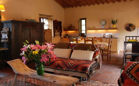Compignano Barn: Pièce, Salon, Meubles, Propriété, Design Intérieur, Bâtiment, Domicile, Maison, Immobilier, Canapé