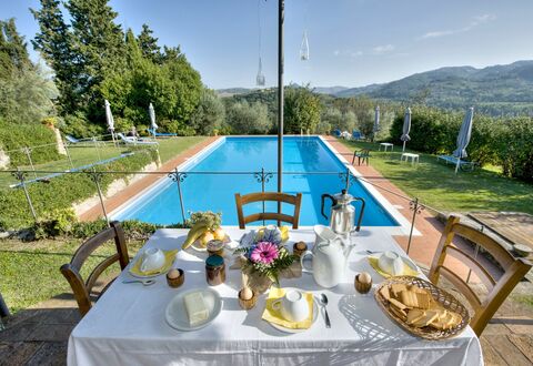 Villa Dorella Di Montaperti: Propriété, Biens, Immobilier, Piscine, Vacances, Maison, Table, Loisir, Montagne, Villa