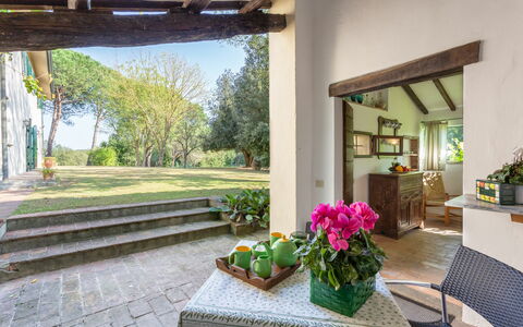 Casa La Rotta: Propriété, Bâtiment, Design Intérieur, Pièce, Maison, Domicile, Immobilier, Plante, Fleur, Salon