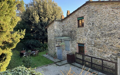 Batticapo di Ilaria: Plante, Ciel, Bâtiment, Fenêtre, Lot Terre, Arbre, Chalet, Herbe, Maison, Paysage
