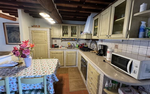 Casa Max: Cabinetry, Meubles, Table, Comptoir, Gaz Poele, Cuisinière, Bâtiment, Cuisine, Appareil De Cuisine, Design Intérieur