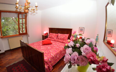 Il Corbezzolo: Chambre, Pièce, Lit, Meubles, Propriété, Design Intérieur, Drap De Lit, Cadre De Lit, Rose, Literie