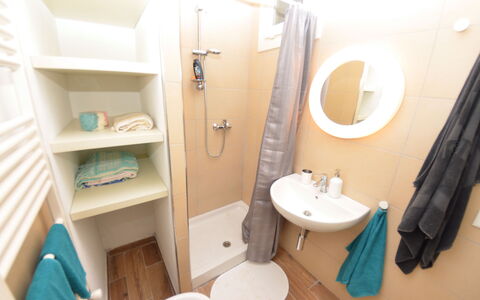 Podere San Martino: Salle De Bains, Pièce, Propriété, Maison, Meubles, Immobilier, Architecture, Design Intérieur, Bâtiment, Luminaire Plomberie