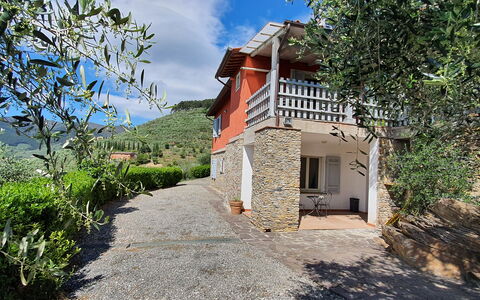 Podere San Martino: Plante, Ciel, Nuage, Bâtiment, Fenêtre, Arbre, Immobilier, Paysage, Chalet, Façade