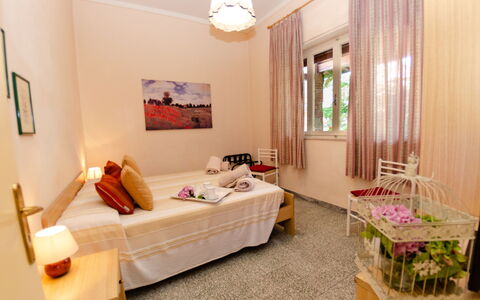 Villa Elisa: Pièce, Propriété, Meubles, Design Intérieur, Chambre, Bâtiment, Lit, Suite, Plafond, Maison