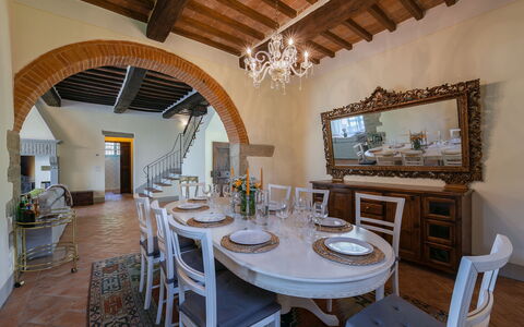 Villa Mezzavia: Propriété, Pièce, Bâtiment, Design Intérieur, Meubles, Plafond, Maison, Salle À Manger, Immobilier, Table